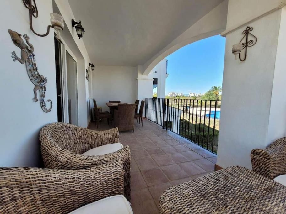 Belle Vue Sur La Piscine Apartment Сусина Екстериор снимка
